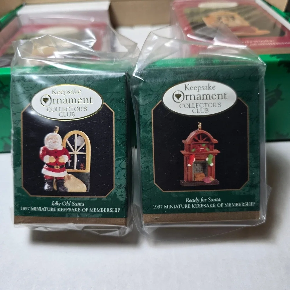 Hallmark Keepsake Ornament Club Collect a Christmas Classic 1997 membership Club